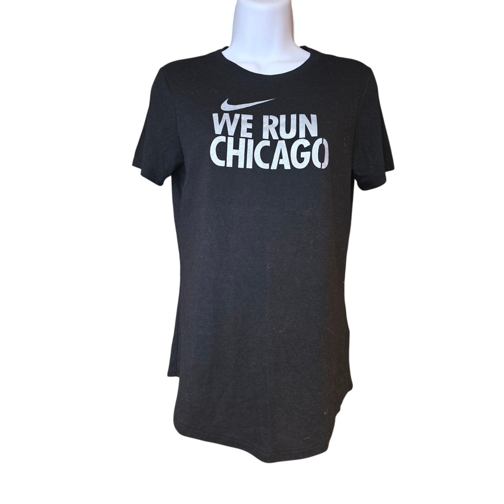 Nikedri-fit  "We Run‎ Chicago" athletic cut, black, logo with wings t-shirt sz S